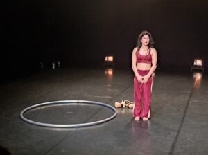 L'artista Marica Marinoni, ahir després de la seva espectacular actuació. Foto: Marcel Barrera.