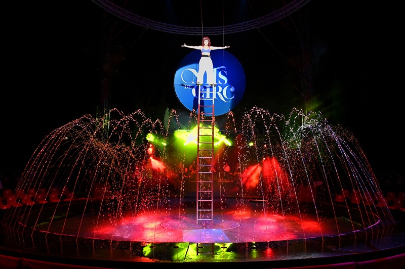 L'equilibrista Valeria Macaggi a les Nits de Circ de Besalú. Foto: Nits de Circ.