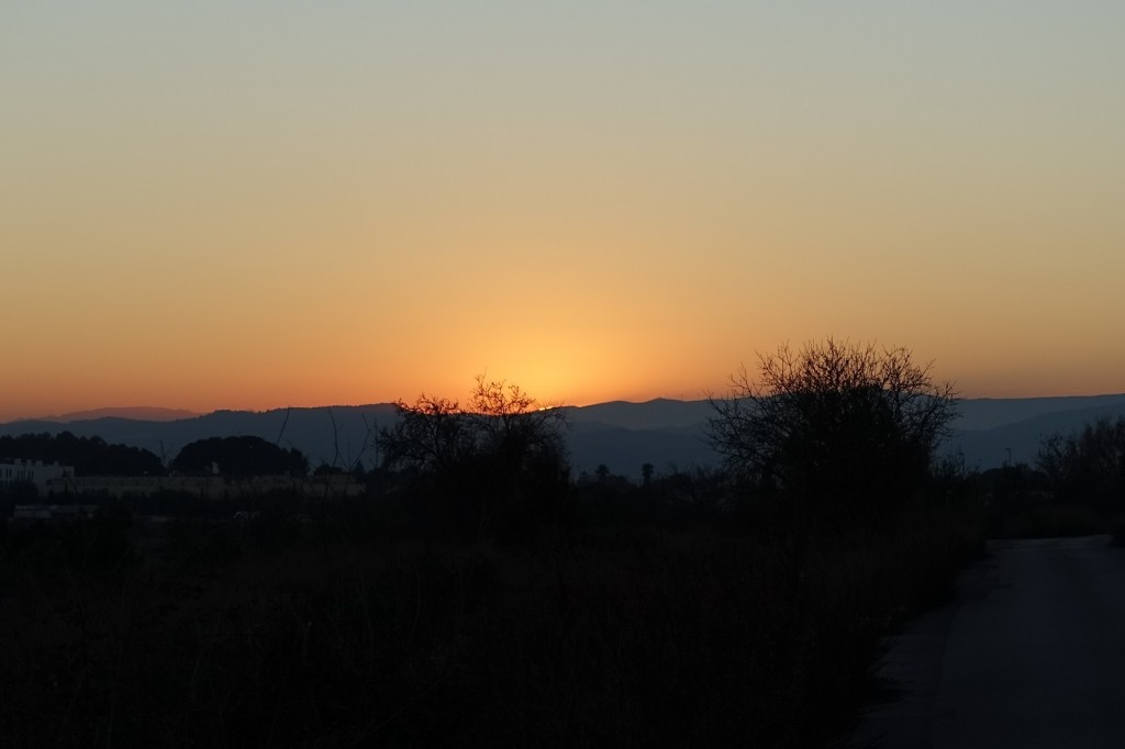 Posta de sol a La Conarda de Bétera, 09/01/2015, 17:48 h. Un dia ben estable i temperat.